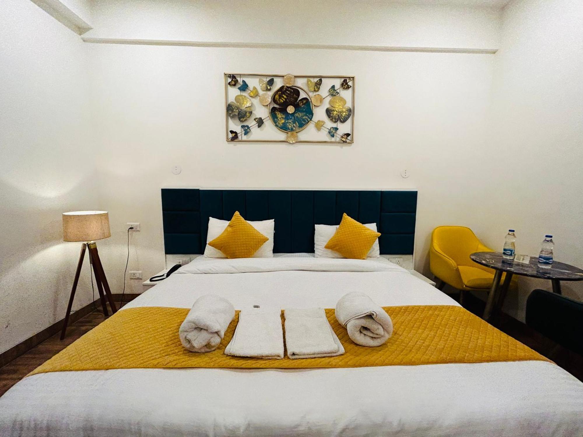 Amahi Inn Gurgaon Exterior photo